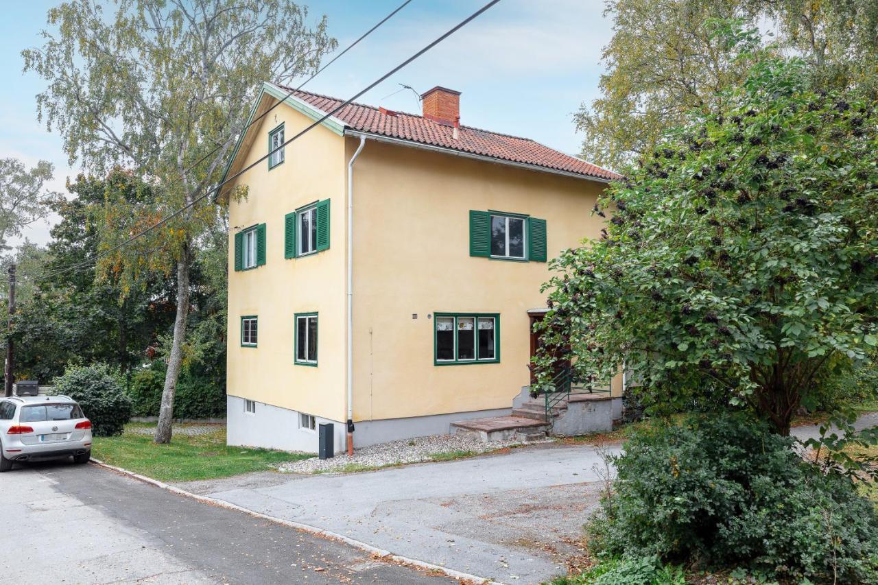 Fantastic 4 Bedroom Home In Bromma With Everything Стокгольм Екстер'єр фото